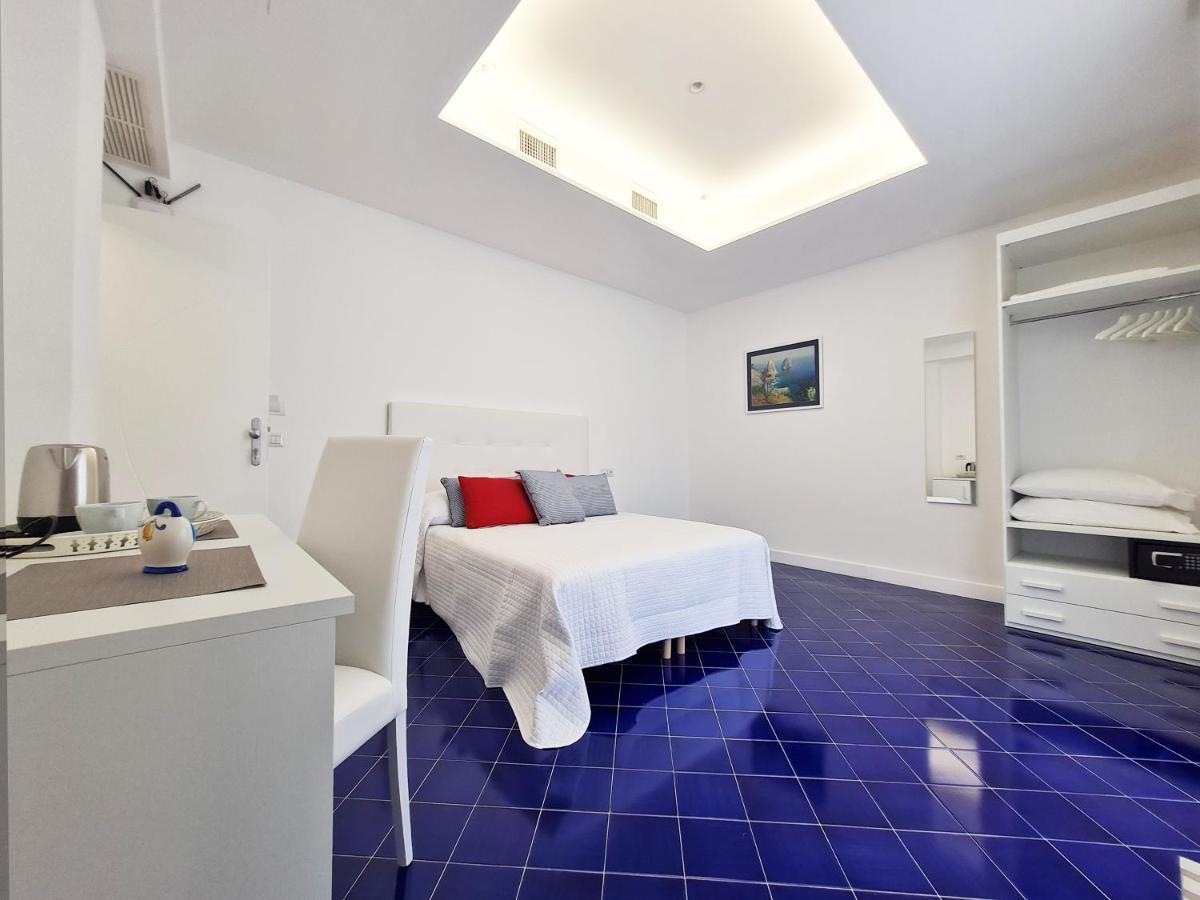 Domus Sole Bed & Breakfast Sorrento Bagian luar foto